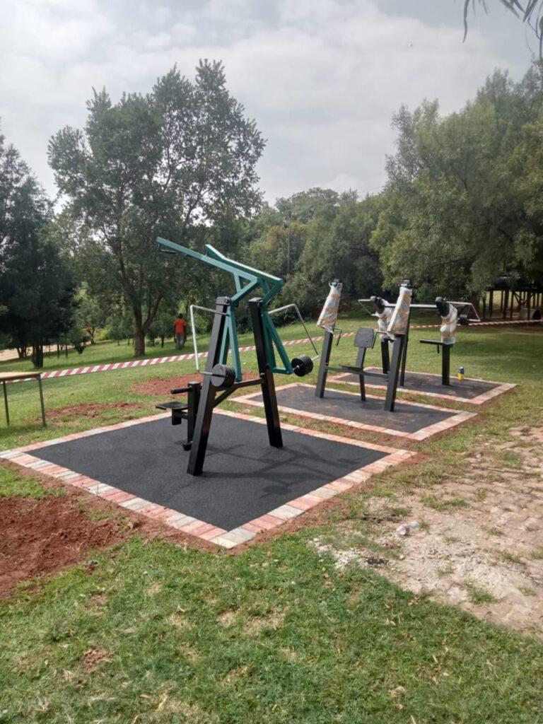 Leverage Plate Loaded Outdoor Gym